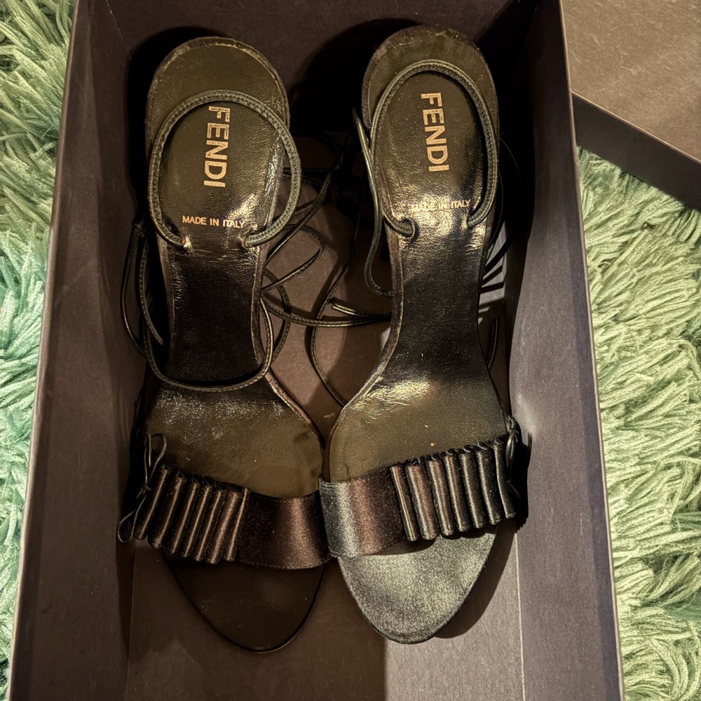 Fendi heels black